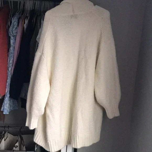Aritzia Babaton I-OI Cardi Sweater, never worn - Picture 7 of 7